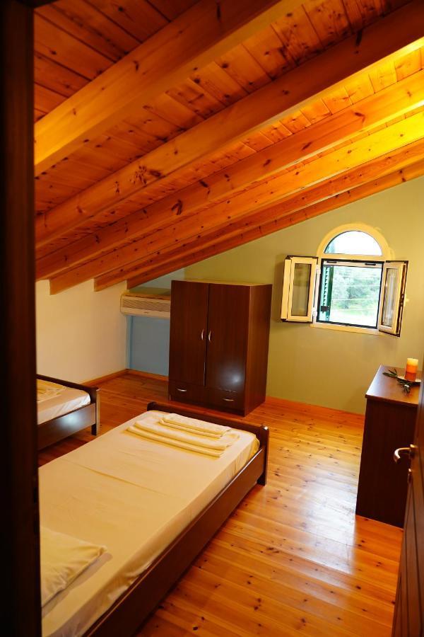 Stefanias Appartments Agios Matthaios  Luaran gambar