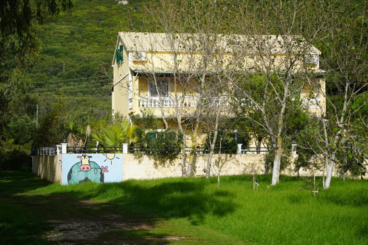 Stefanias Appartments Agios Matthaios  Luaran gambar