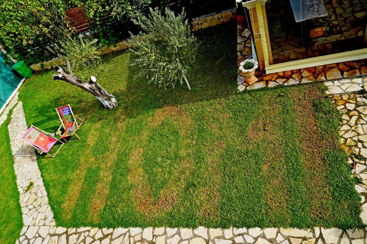 Stefanias Appartments Agios Matthaios  Luaran gambar