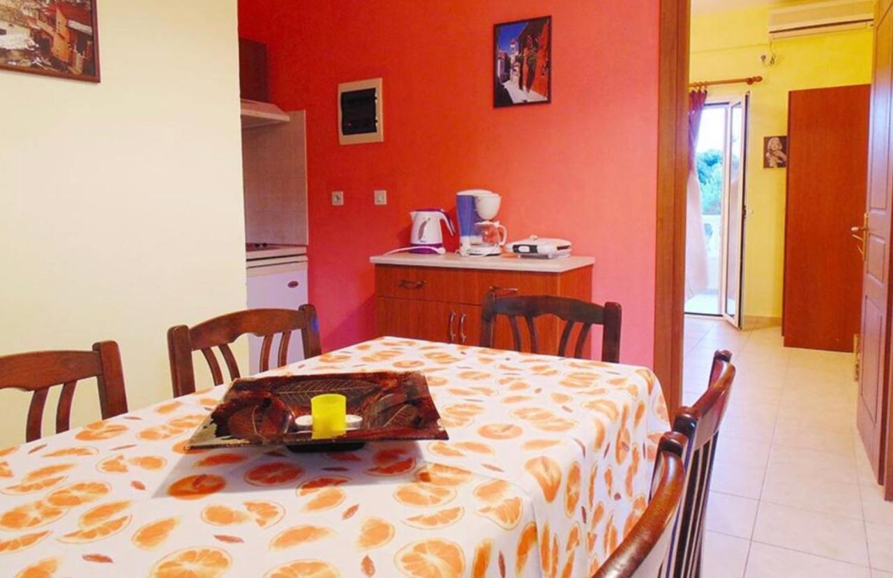 Stefanias Appartments Agios Matthaios  Luaran gambar