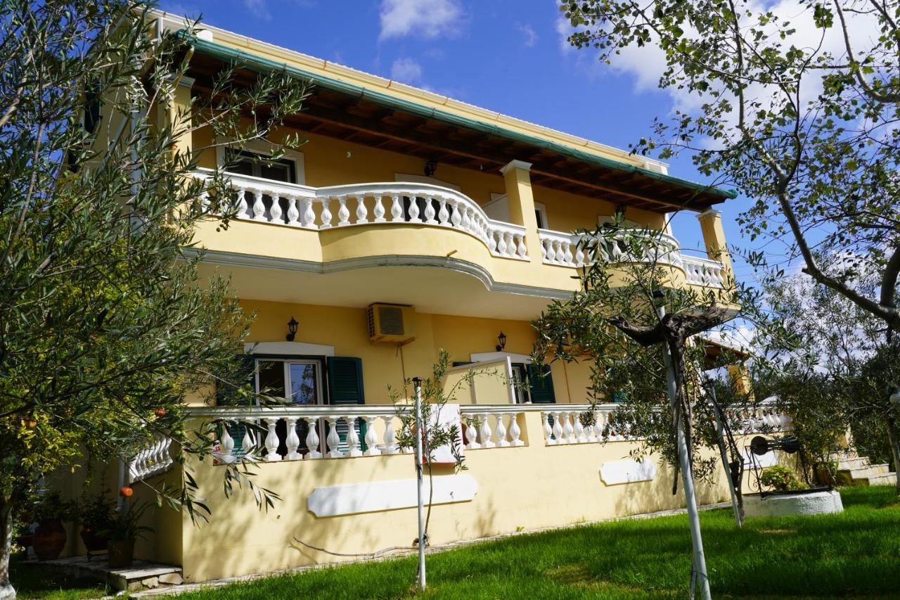 Stefanias Appartments Agios Matthaios  Luaran gambar