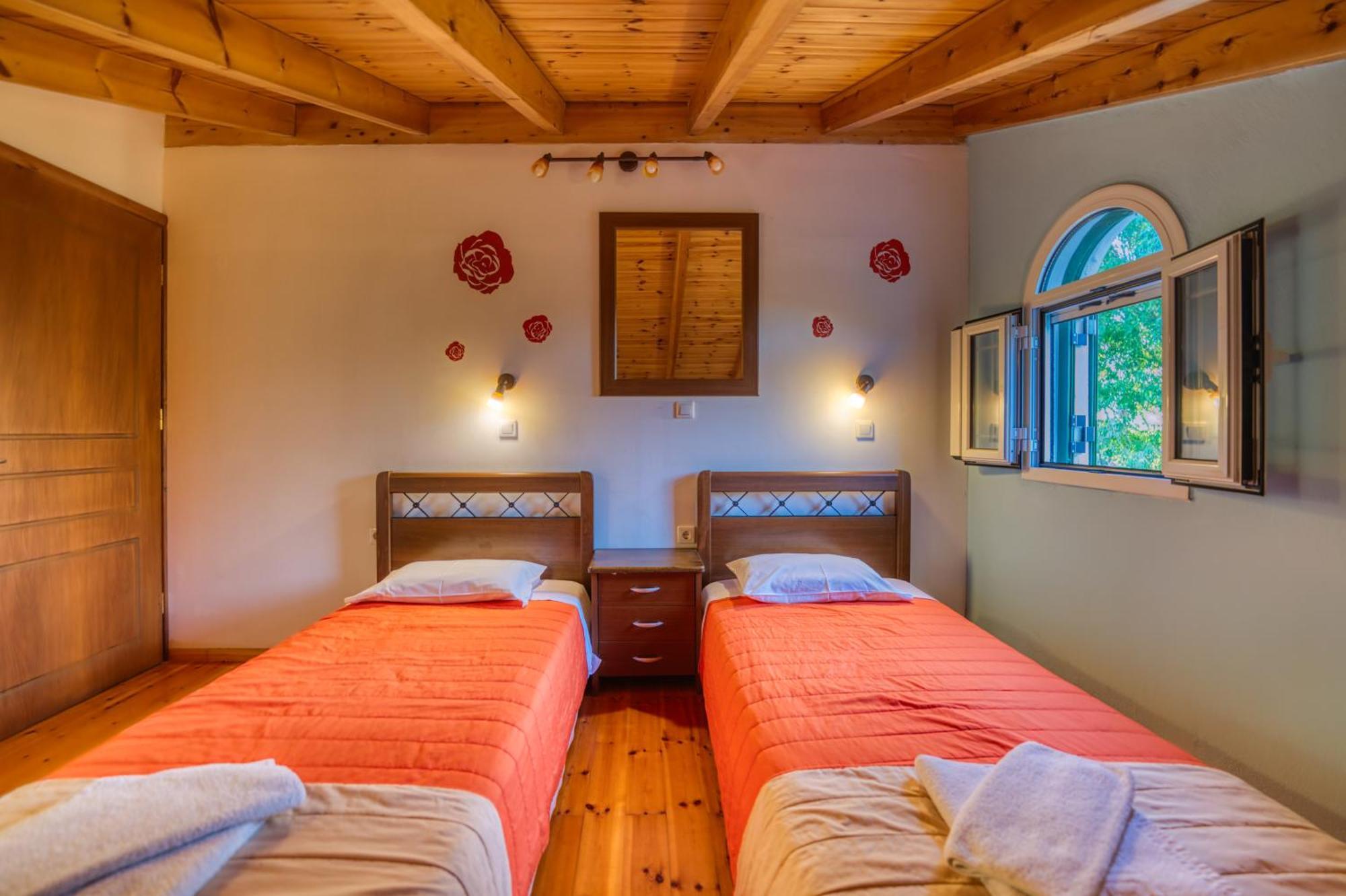 Stefanias Appartments Agios Matthaios  Luaran gambar