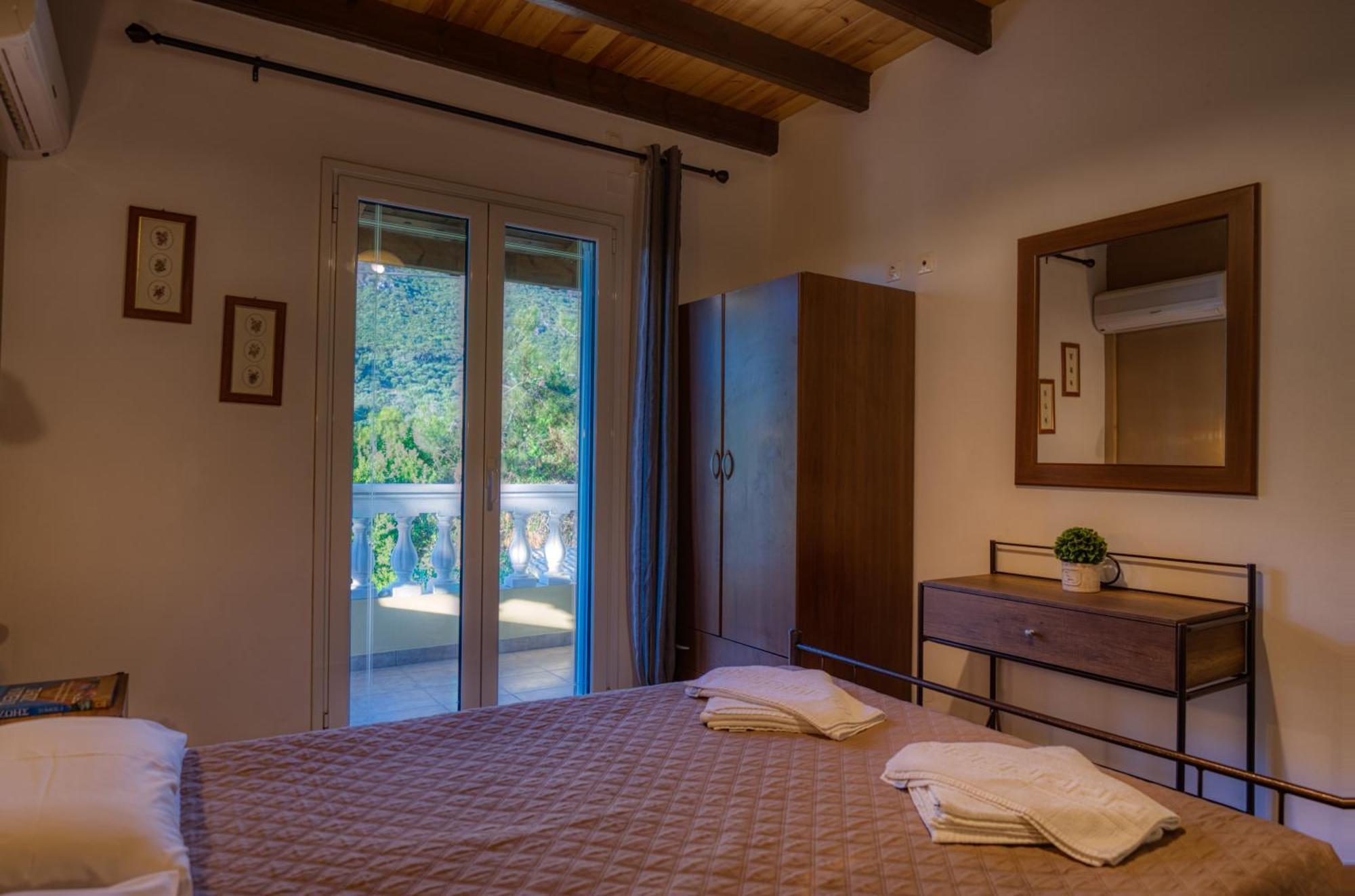 Stefanias Appartments Agios Matthaios  Luaran gambar