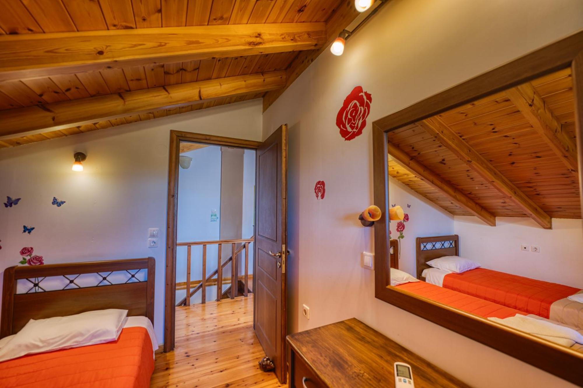 Stefanias Appartments Agios Matthaios  Luaran gambar