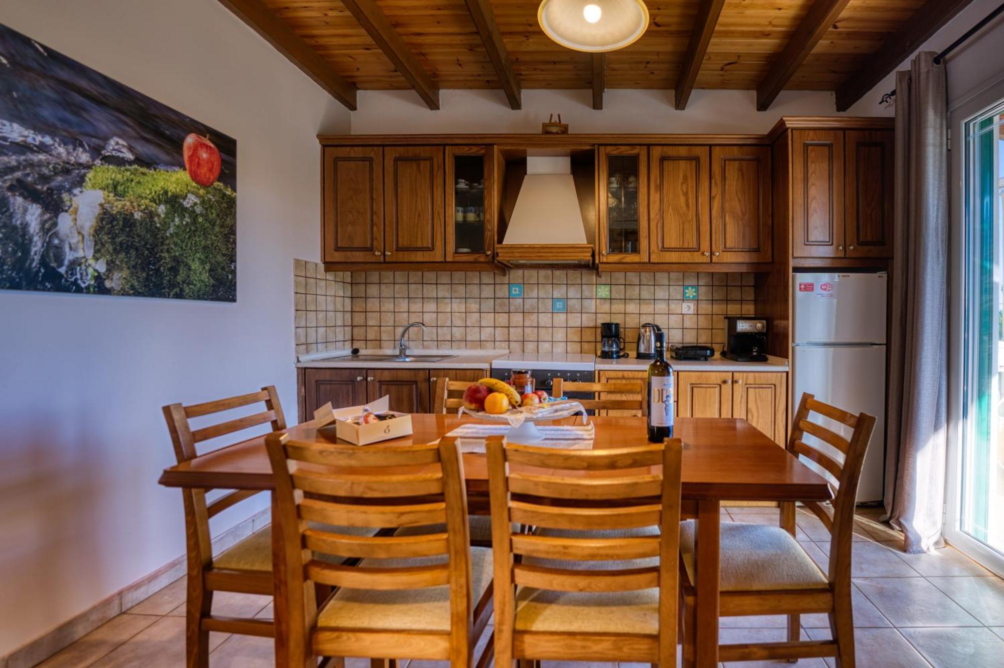 Stefanias Appartments Agios Matthaios  Luaran gambar