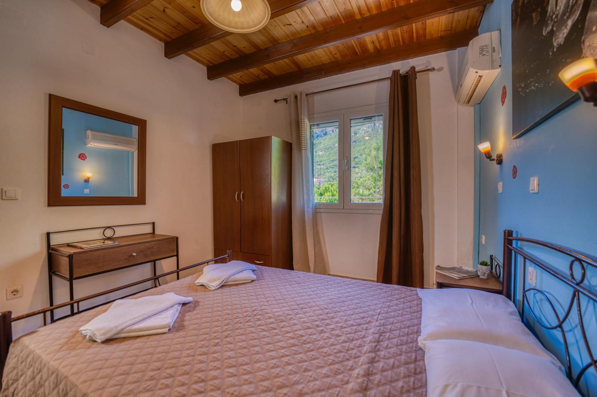 Stefanias Appartments Agios Matthaios  Luaran gambar
