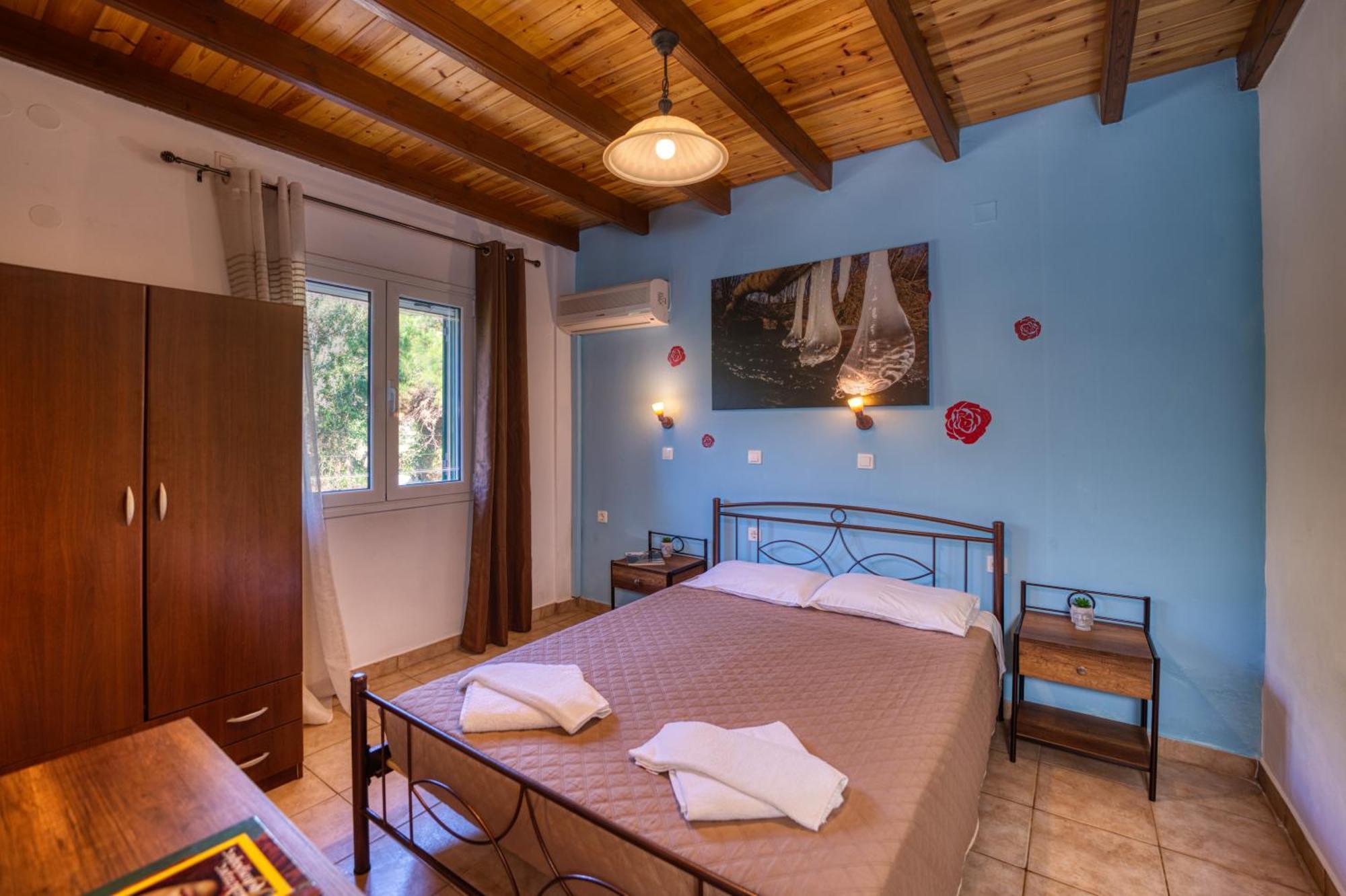 Stefanias Appartments Agios Matthaios  Luaran gambar